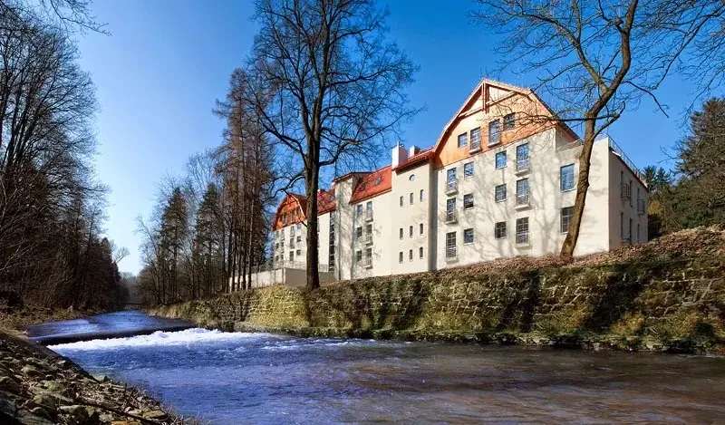 Dwór Elizy w Długopolu-Zdroju: Luksusowy wypoczynek w cieniu historii