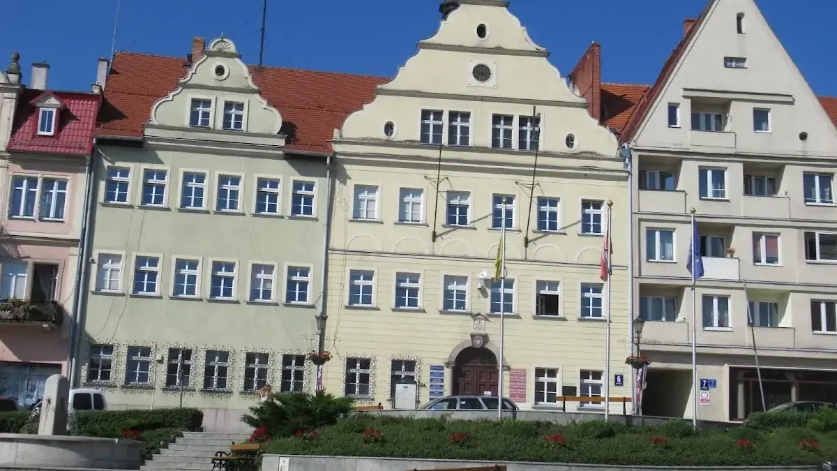 Ratusz w Dusznikach-Zdroju: Renesansowa perła rynku