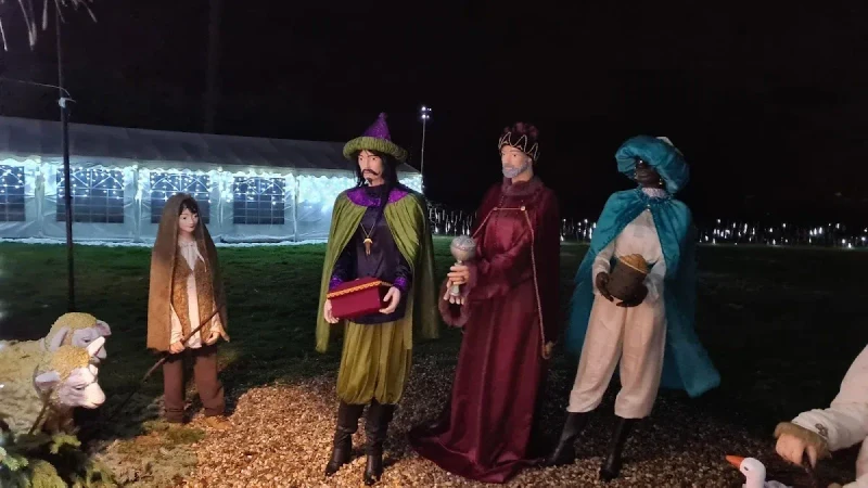 Osvětlený vánoční dům Jaroměř Josefov: Nastrojowa magia świąt czeskim stylem