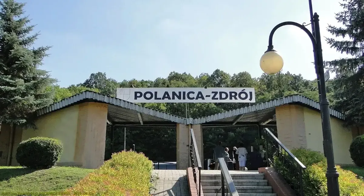 Polanica-Zdrój nocą: Spacer szlakiem iluminacji i historii