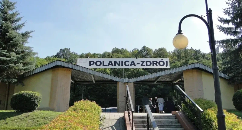 Polanica-Zdrój nocą: Spacer szlakiem iluminacji i historii