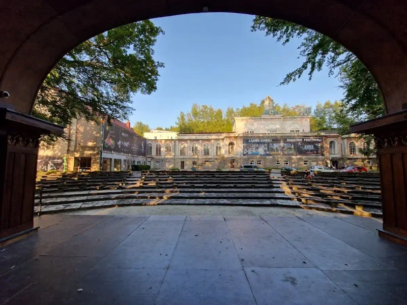 Muszla Koncertowa w Lądku-Zdroju: Serce kultury najstarszego uzdrowiska