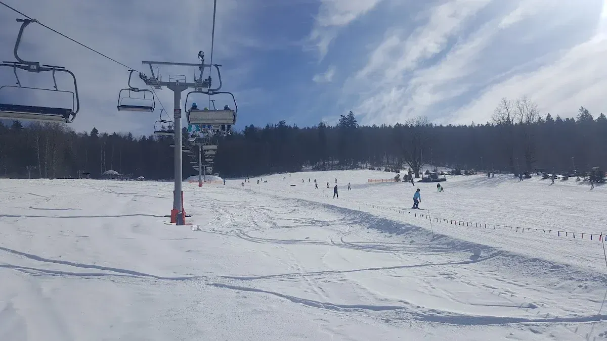 Stacja Narciarska Lądek-Zdrój: Zimowy azyl z duszą i rodzinną atmosferą