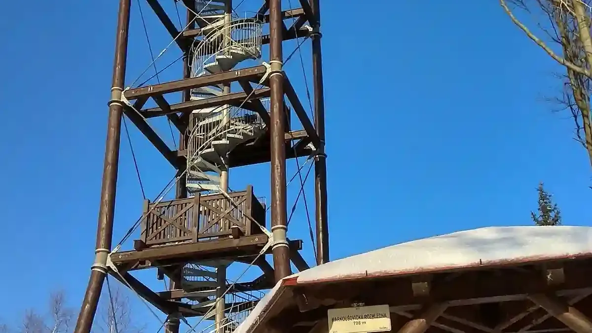 Rozhledna Markoušovický hřeben: Czeski punkt widokowy, który warto zdobyć