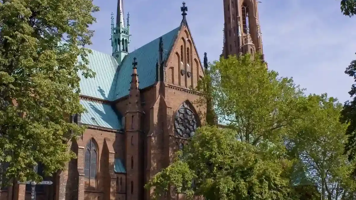 Kościół Wniebowzięcia NMP: Perła sakralna w cieniu historii