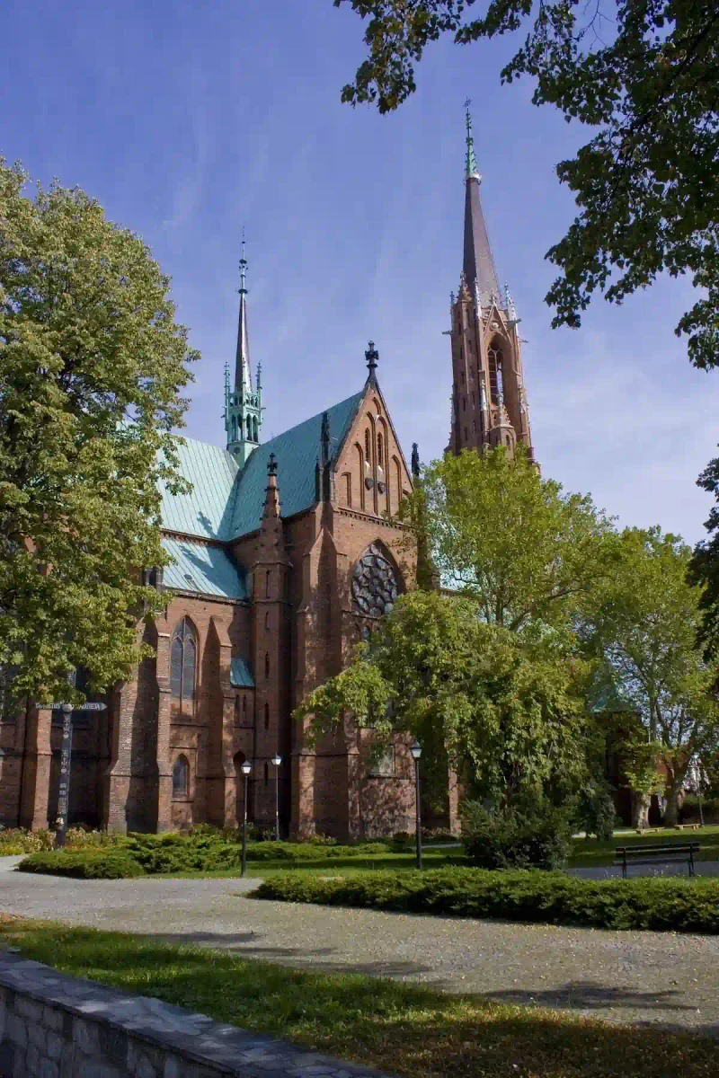 Kościół Wniebowzięcia NMP: Perła sakralna w cieniu historii