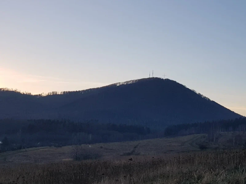 Zimowy biwak: Najlepsze wiaty turystyczne w regionie