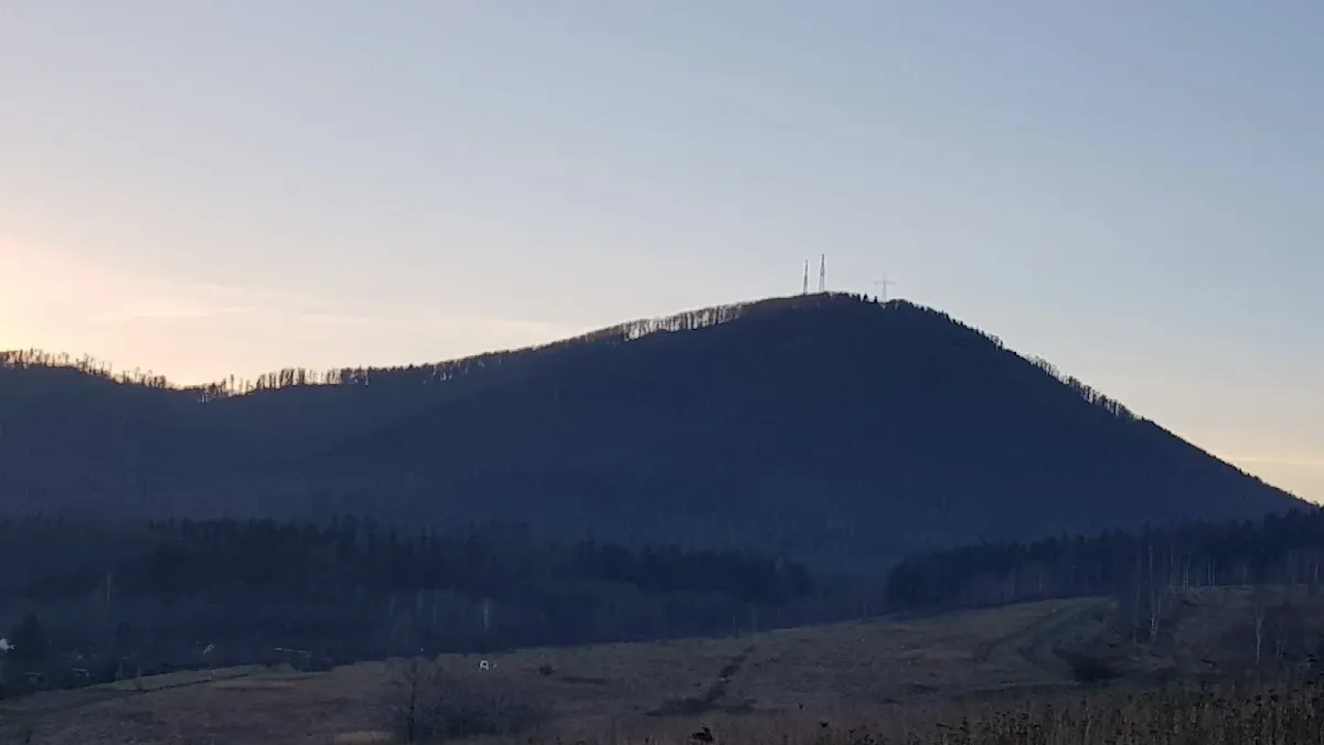 Zimowy biwak: Najlepsze wiaty turystyczne w regionie