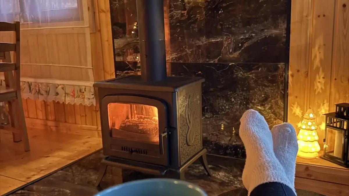 Zimowa oaza spokoju: Alpejskie Domki Karkonosze w Jarkowicach