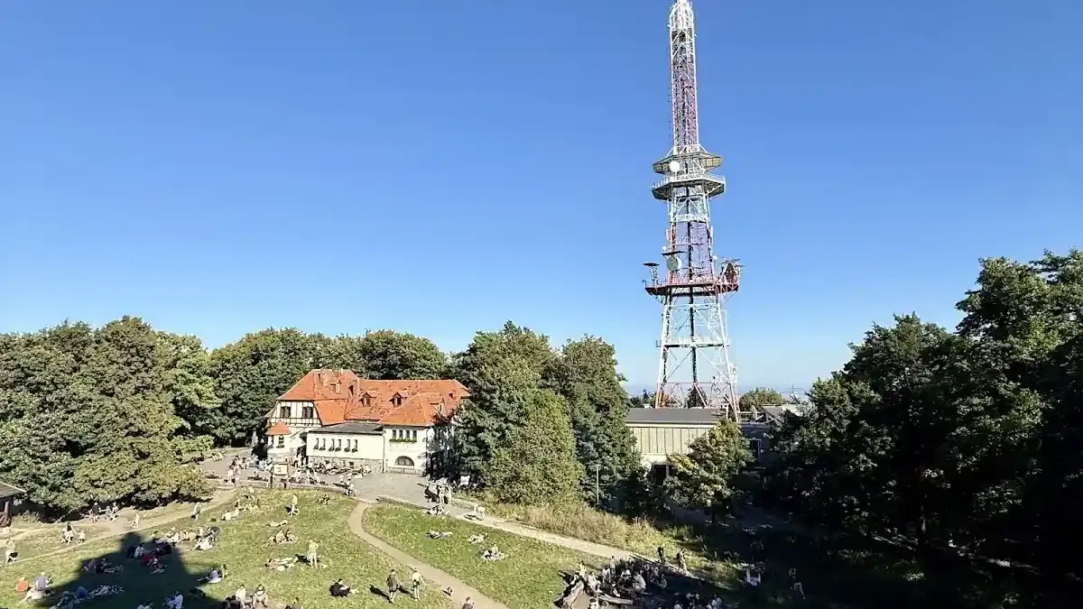 Dom Turysty na Ślęży: Historia w cieniu kultowej góry