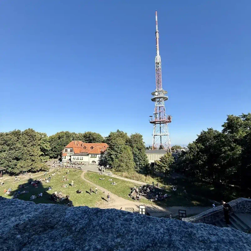 Dom Turysty na Ślęży: Historia w cieniu kultowej góry