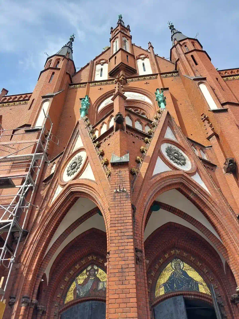 Neogotycki Majestat Wałbrzycha: Kolegiata św. Aniołów Stróżów