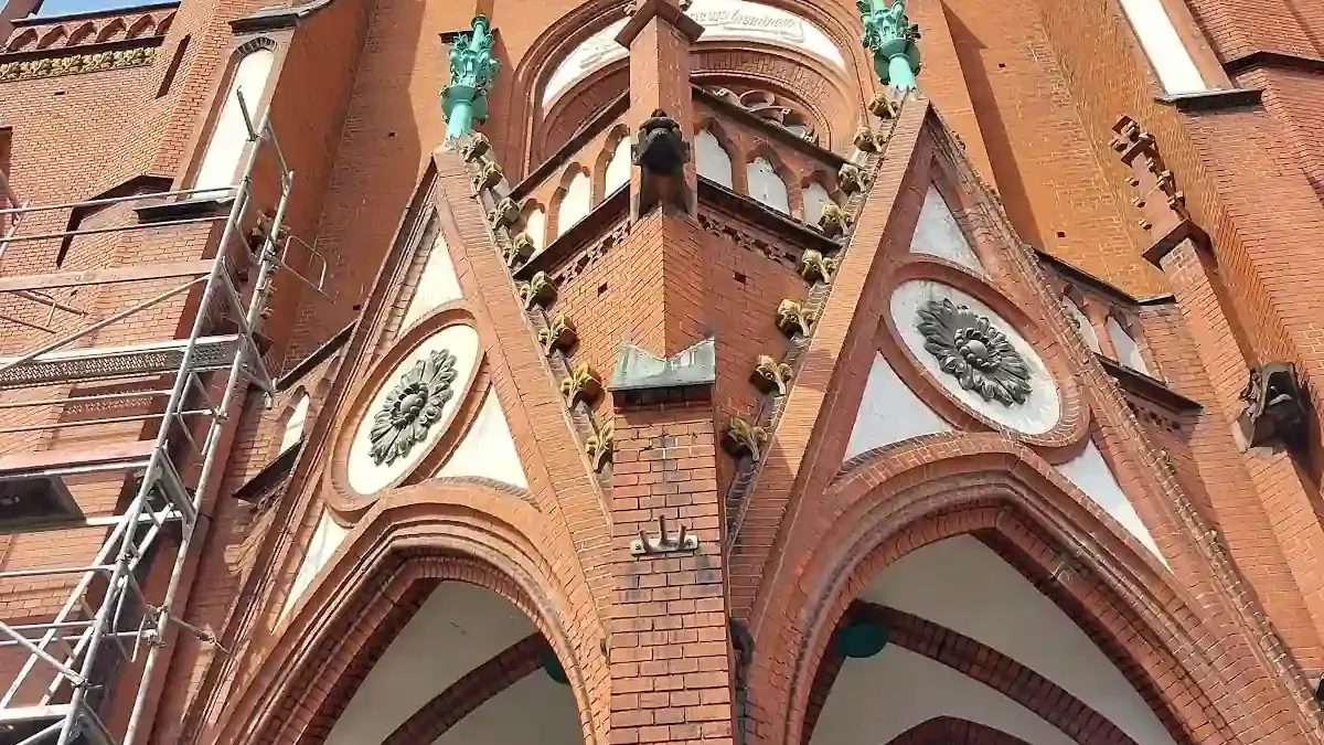 Neogotycki Majestat Wałbrzycha: Kolegiata św. Aniołów Stróżów