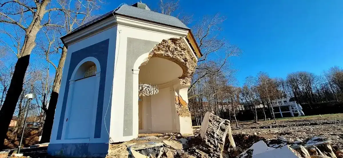 Barokowy klejnot bialskiego brzegu: Kaplica św. Onufrego w Stroniu Śląskim