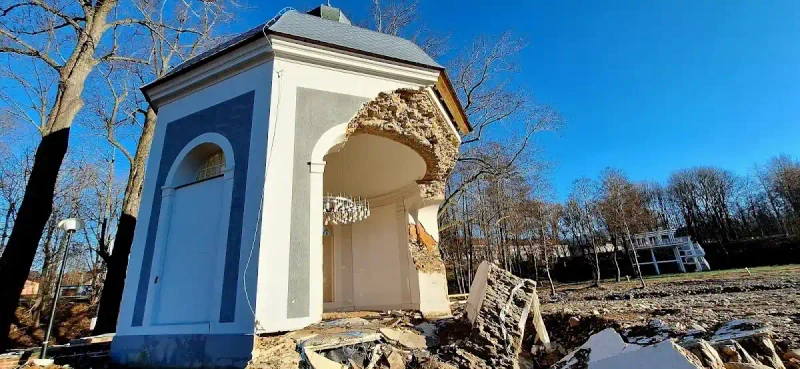 Barokowy klejnot bialskiego brzegu: Kaplica św. Onufrego w Stroniu Śląskim