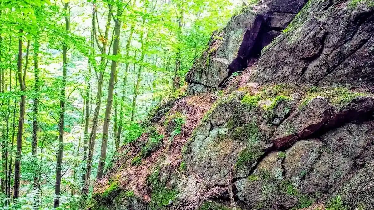 Czartowski Kamień: Legenda i widoki w zimowej odsłonie