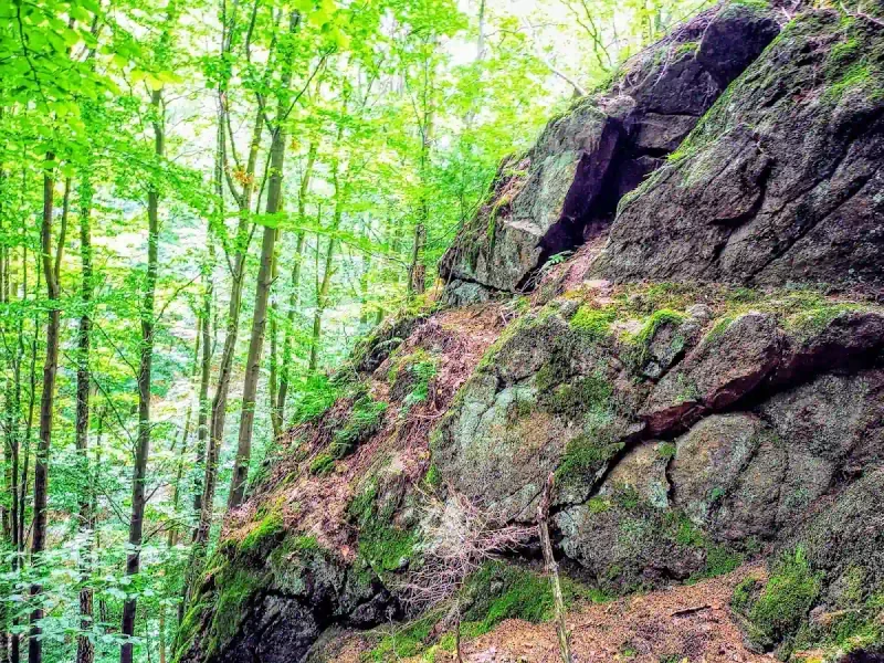 Czartowski Kamień: Legenda i widoki w zimowej odsłonie