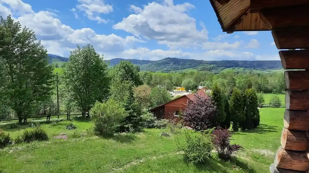 Chata Heart of Wood: Sielski luksus i końskie galopy w sercu zimowej Lasówki