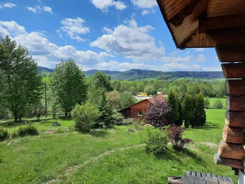 Chata Heart of Wood: Sielski luksus i końskie galopy w sercu zimowej Lasówki