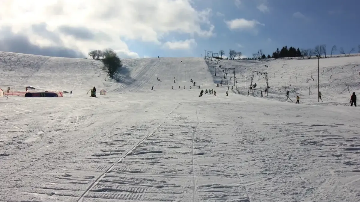 Odkrywając Skiareál Olešnice: Mały wielki stok w Górach Orlickich