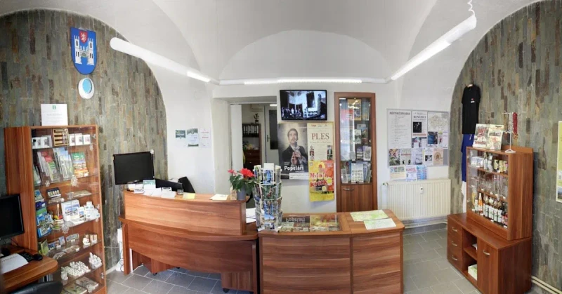 Informacja Turystyczna: Gdzie szukać pomocy i map w regionie?