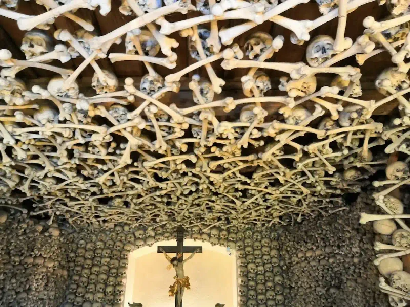 Kaplica Czaszek w Kudowie-Zdroju: Memento Mori ukryte w Czermnej