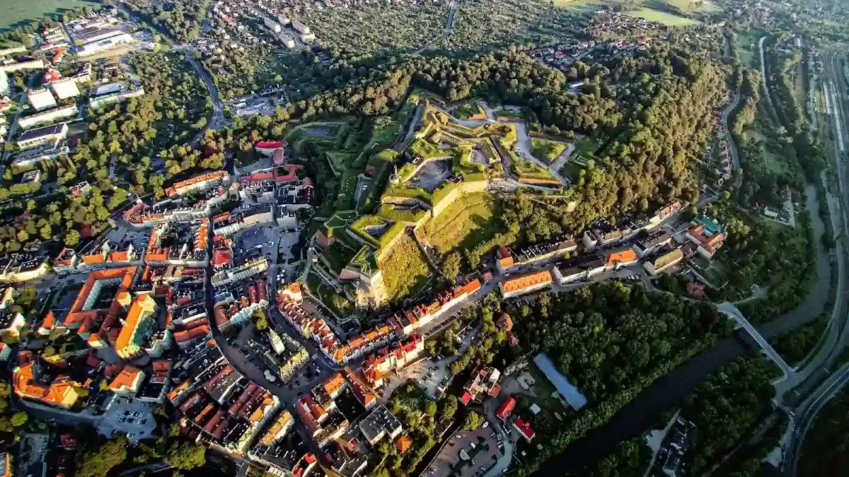 Wieża Ratuszowa w Kłodzku: Historia widziana z góry