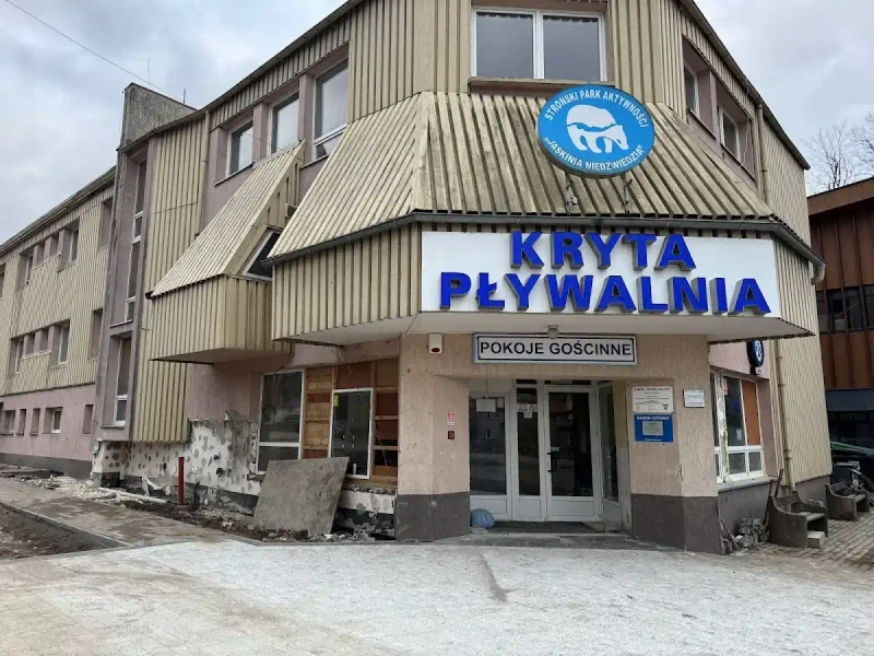 Pływalnia w Stroniu Śląskim: Relaks pod Śnieżnikiem dla aktywnych i marzycieli