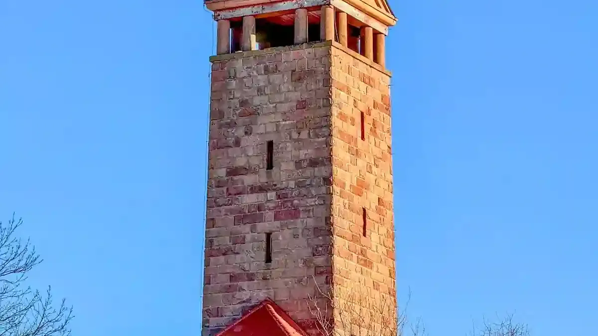 Góra Świętej Anny: Wieża widokowa z czerwonego piaskowca