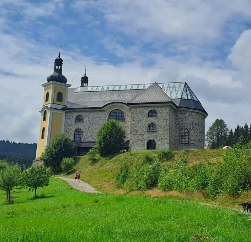 Neratov: Magia szklanego dachu i czeskiej gościnności
