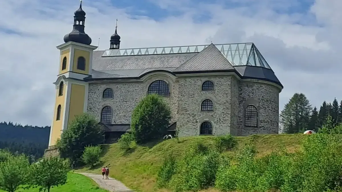 Neratov: Magia szklanego dachu i czeskiej gościnności