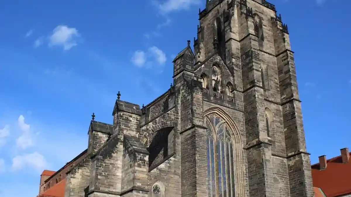 Katedra w Świdnicy: Gotycka potęga i barokowy blask złota oraz różu