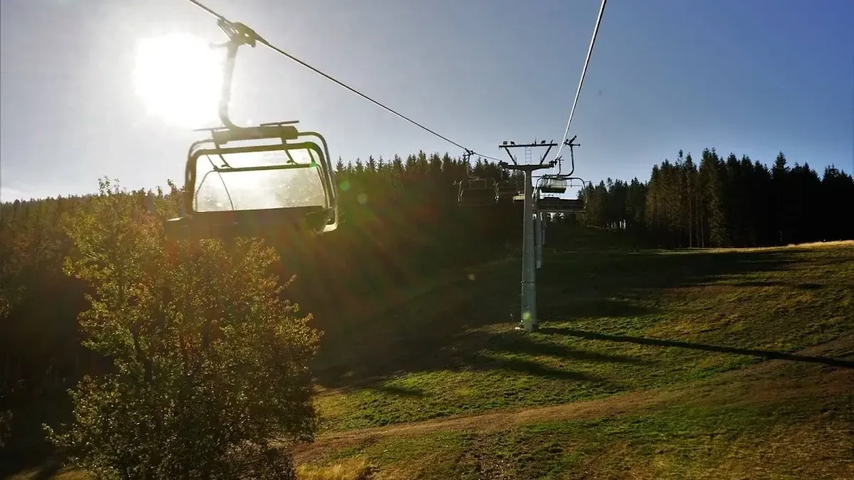 Skicentrum Deštné: Czeski Gór Orlickich – nastrojowa alternatywa dla narciarskich tłumów