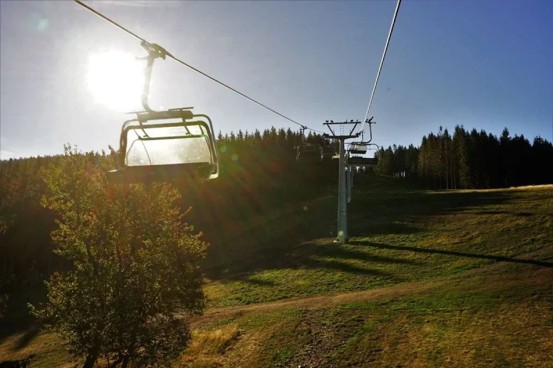 Skicentrum Deštné: Czeski Gór Orlickich – nastrojowa alternatywa dla narciarskich tłumów