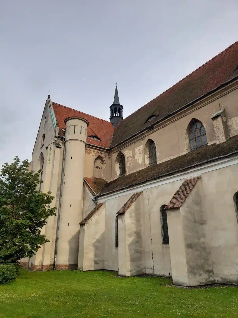 Opactwo Cystersów w Henrykowie: Skarb piśmiennictwa i baroku