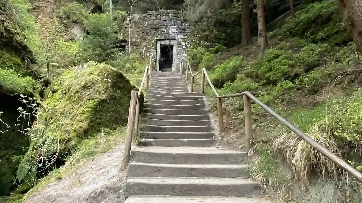 Teplickie Skały: Zimowy labirynt u sąsiadów