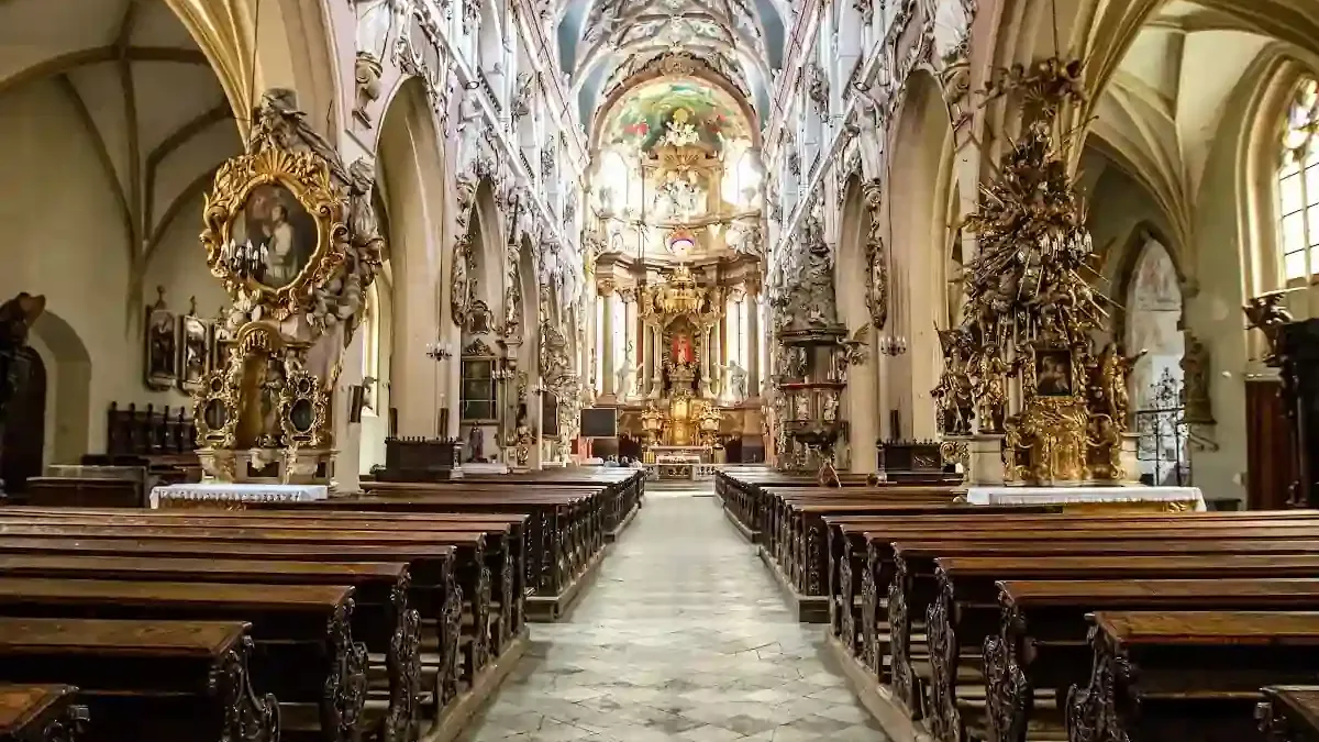 Kościół Wniebowzięcia NMP w Kłodzku: Gotycki majestat i jezuicki przepych