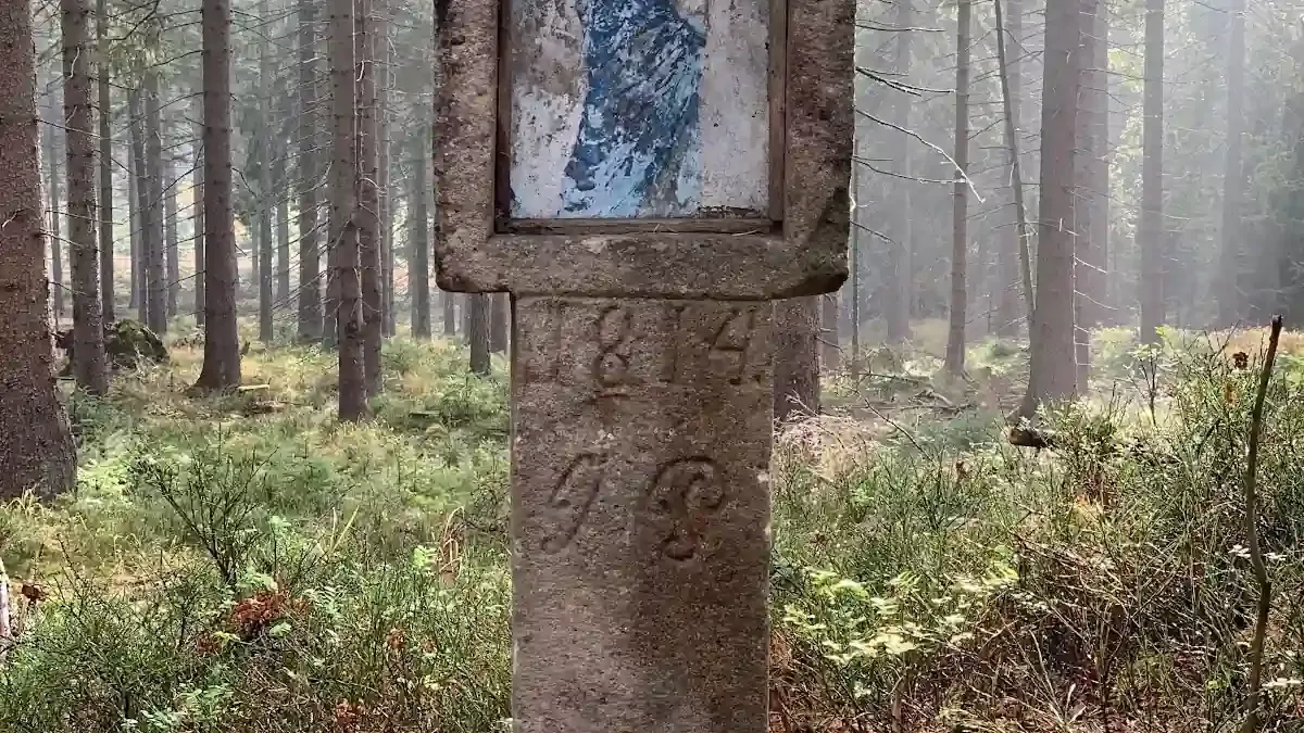 Strażnik Wieczności: Tajemniczy wędrowiec Gór Stołowych