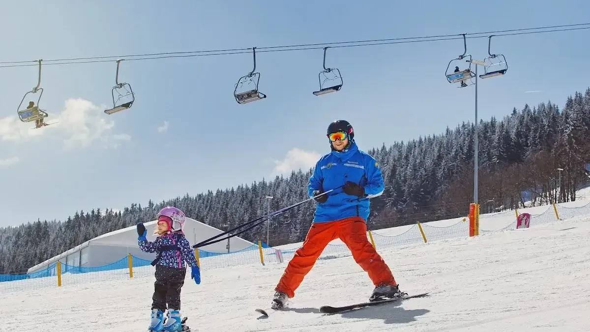 Wyciągi Narciarskie Bartuś: Idealny start dla małych narciarzy w Zieleńcu