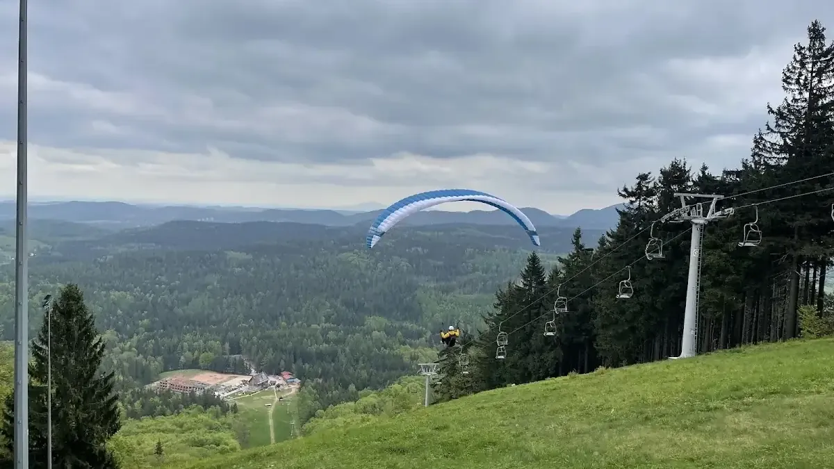 Dzikowiec Wielki zimą: Narciarski azyl i magistrala widokowa pod Wałbrzychem