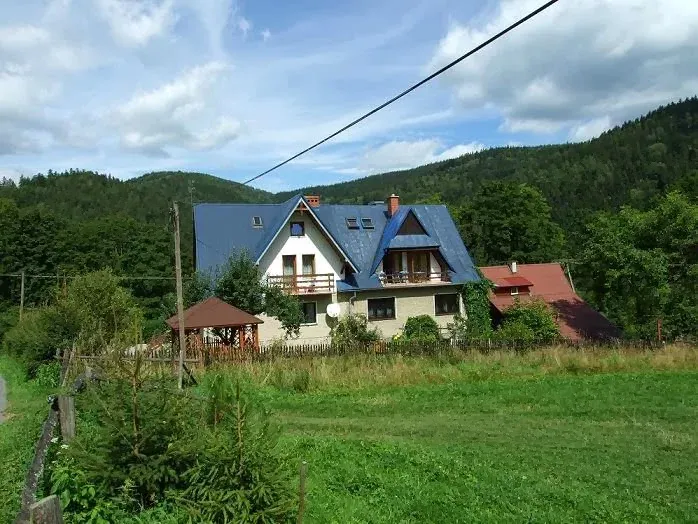 Dom Pod Błękitnym Dachem: Rodzinny wypoczynek z widokiem