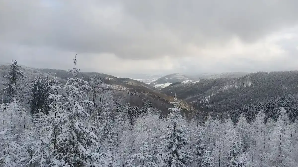 Park Krajobrazowy Sudety Wałbrzyskie: Wulkaniczna kraina w bieli