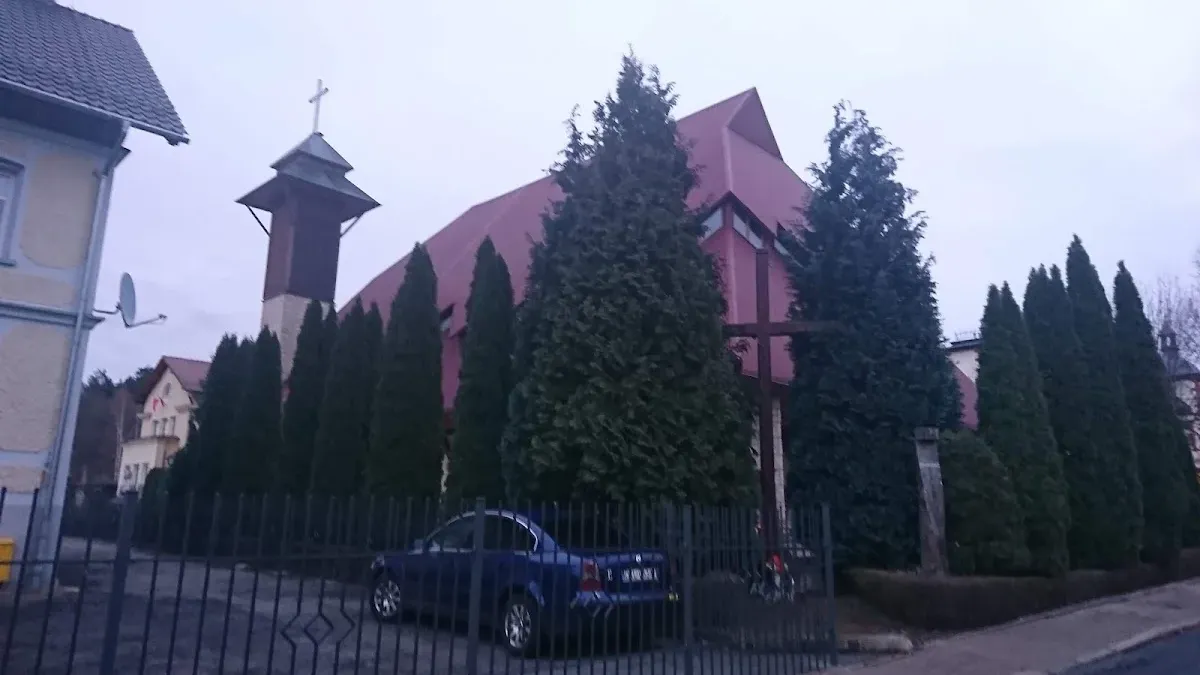 Parafia Miłosierdzia Bożego w Kudowie-Zdroju: Modernistyczna perła na Wzgórzu Nadziei