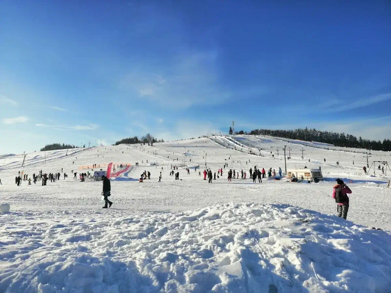 Przełęcz Sokola: Kultowe orczyki, legenda tosta i magia zimy w sercu Gór Sowich