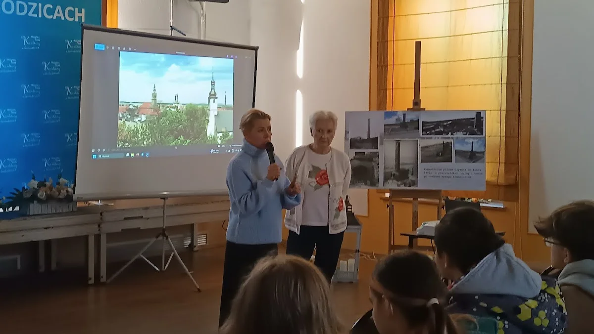 Koncert o słońcu pod niebem o świcie pod słońcem.