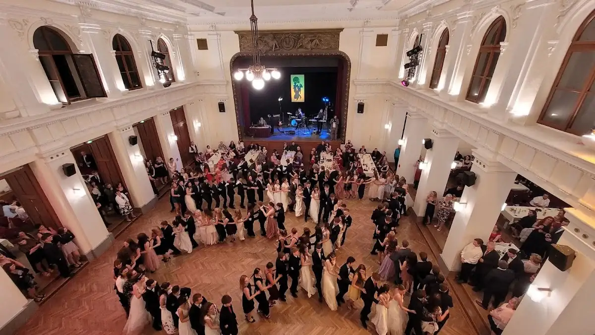 Występ zespołu muzycznego.