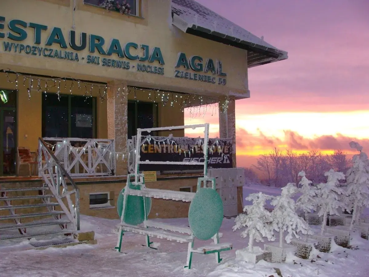 Przytulny pokój na poddaszu w Ośrodku Agal.