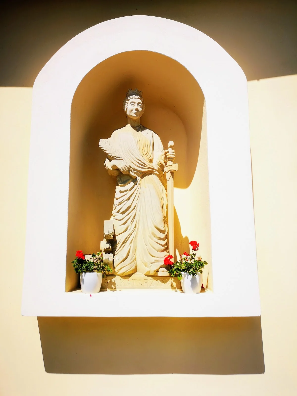 Złocone detale ołtarza.