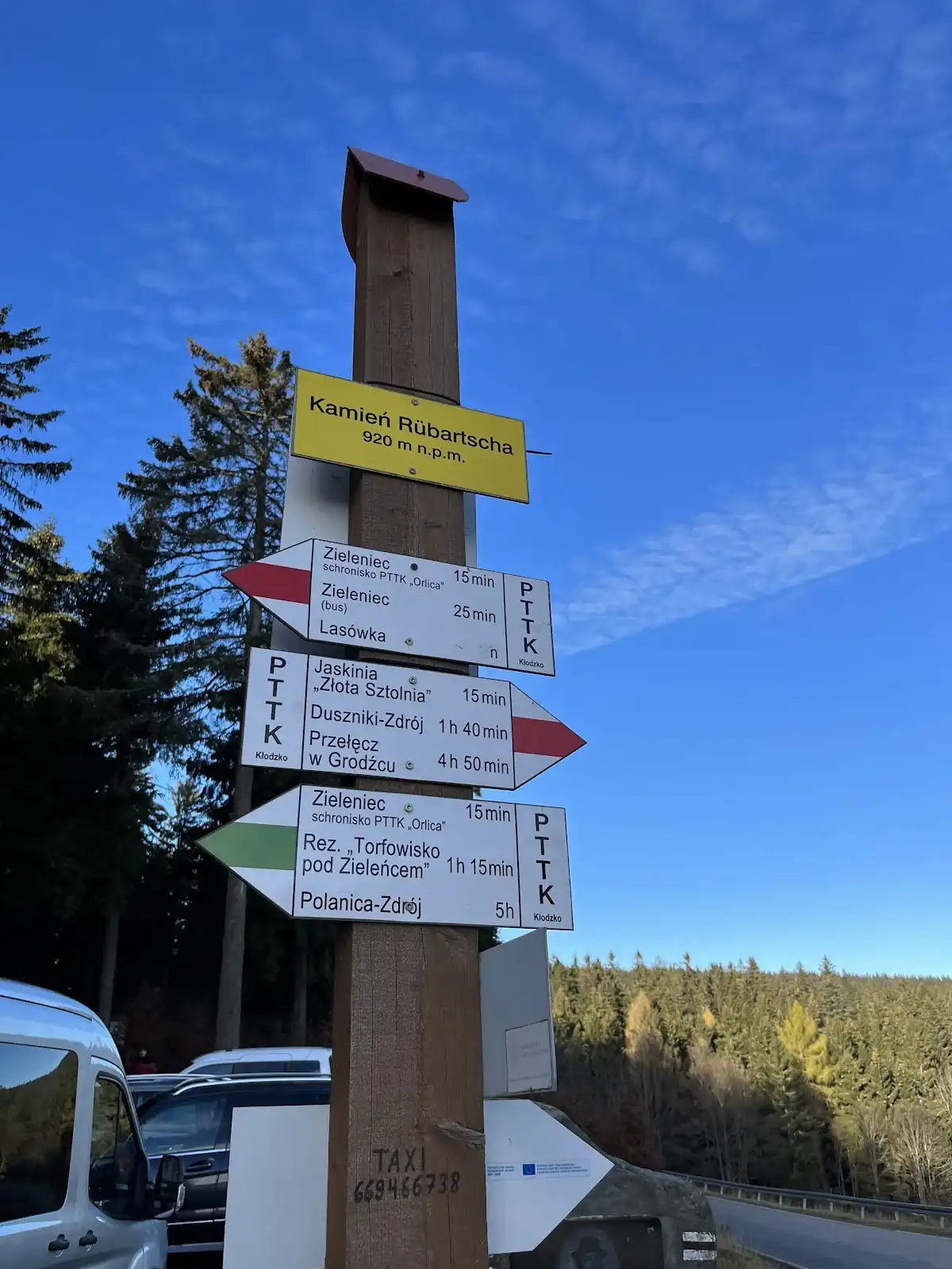 Inskrypcja na kamieniu.