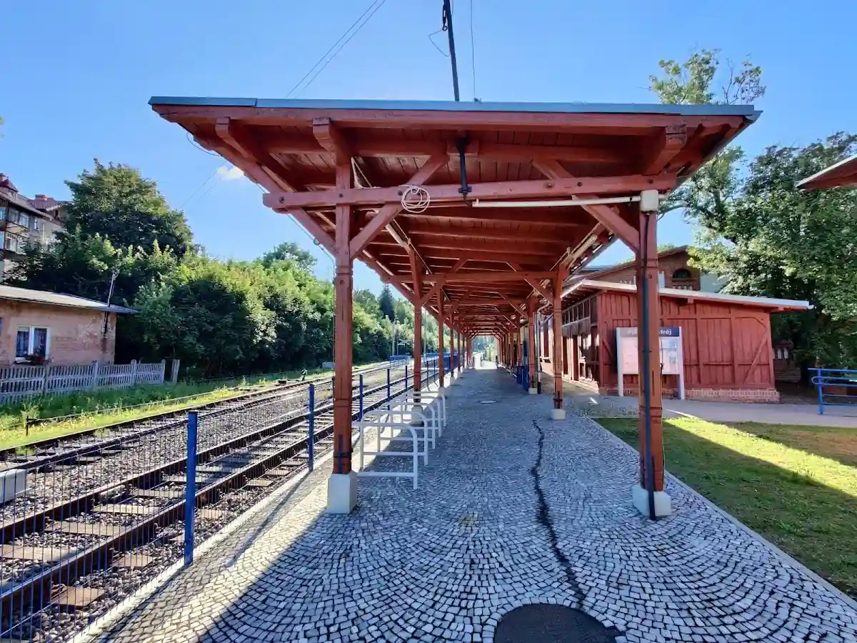 Nocna iluminacja w uzdrowisku.